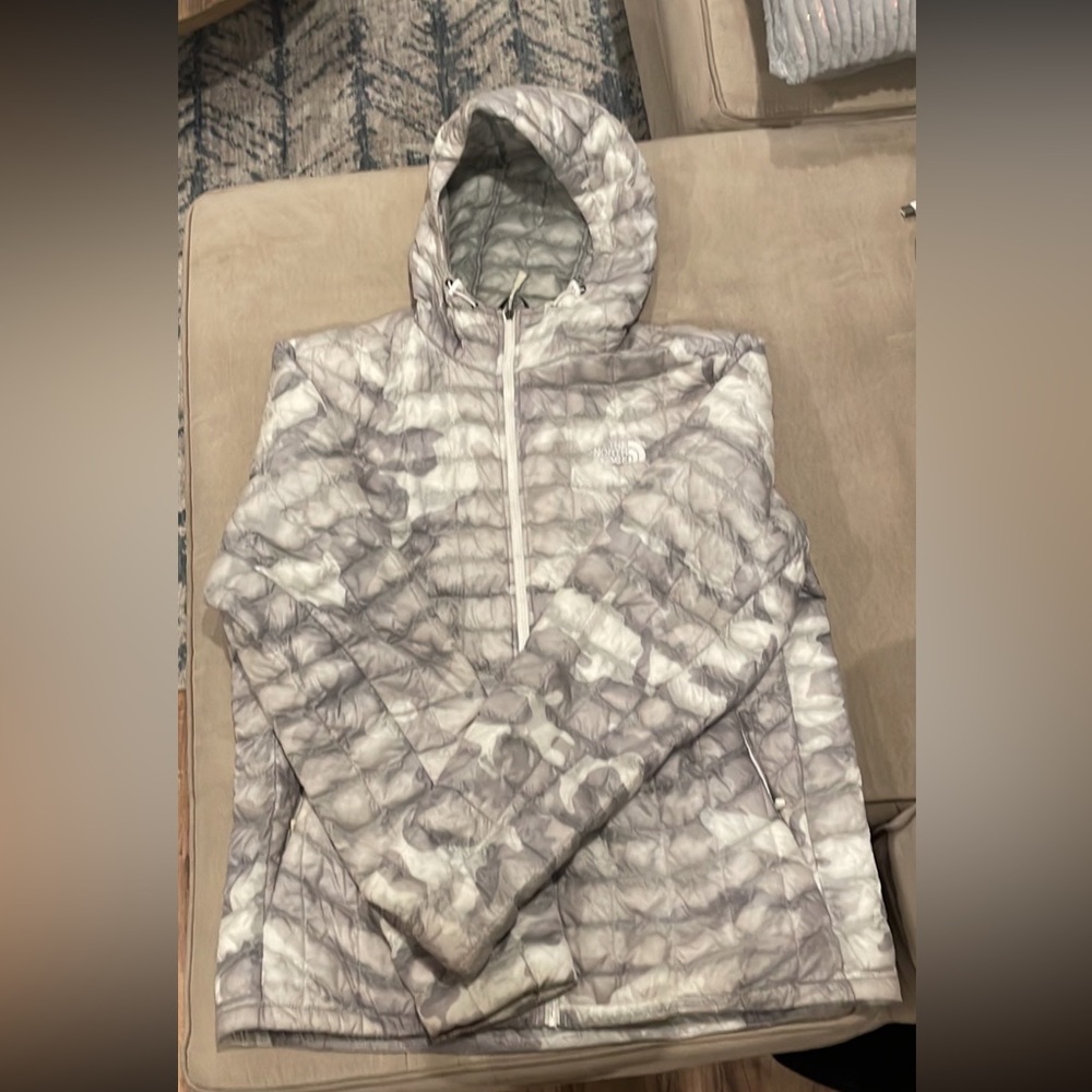 Men’s North Face Thermoball Jacket Grey Camo print